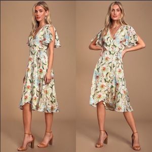 She’s a dream print floral wrap midi dress size S
